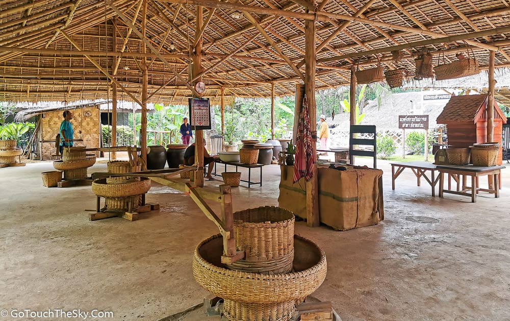 โรงครัวและโรงสีข้าวจำลองวิถีชีวิตโบราณ
