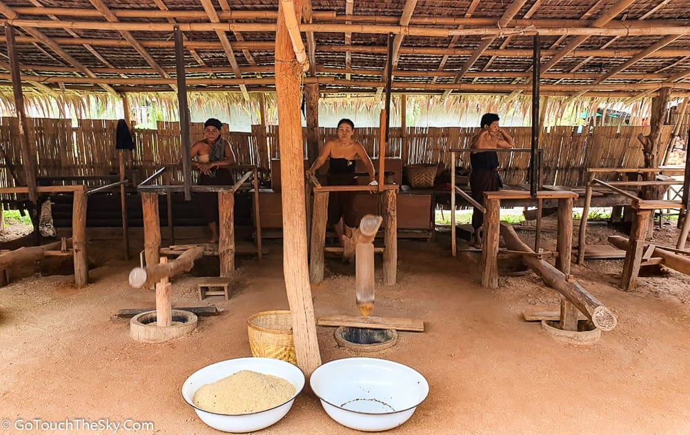ยุ้งข้าวและโรงครัวเตรียมอาหารโบราณ
