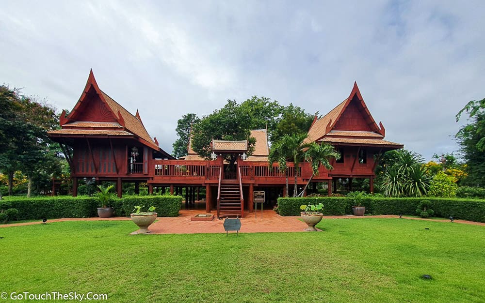 เรือนคหบดีบ้านคนมีฐานะสมัยโบราณ