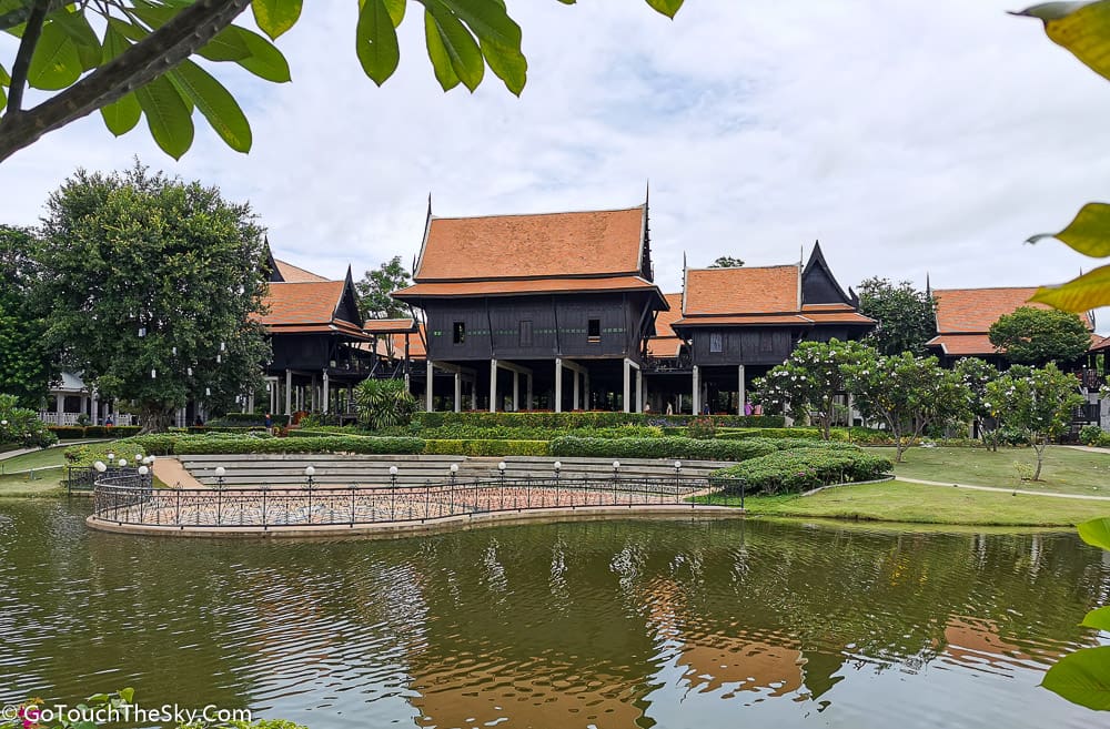 เรือนหมู่สำหรับต้อนรับแขกบ้านแขกเมือง