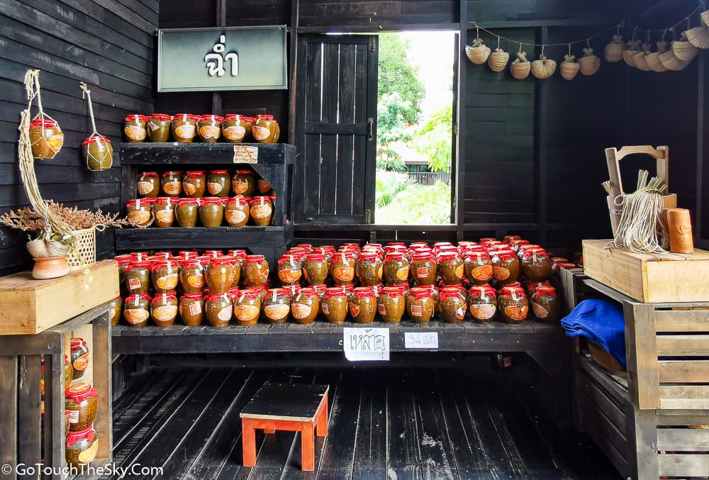 ทางเดินกลางสะพานหัน