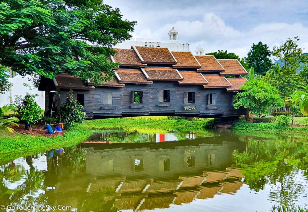สะพานหันสะพานไม้โค้งจำลองสมัยรัชกาลที่ 5