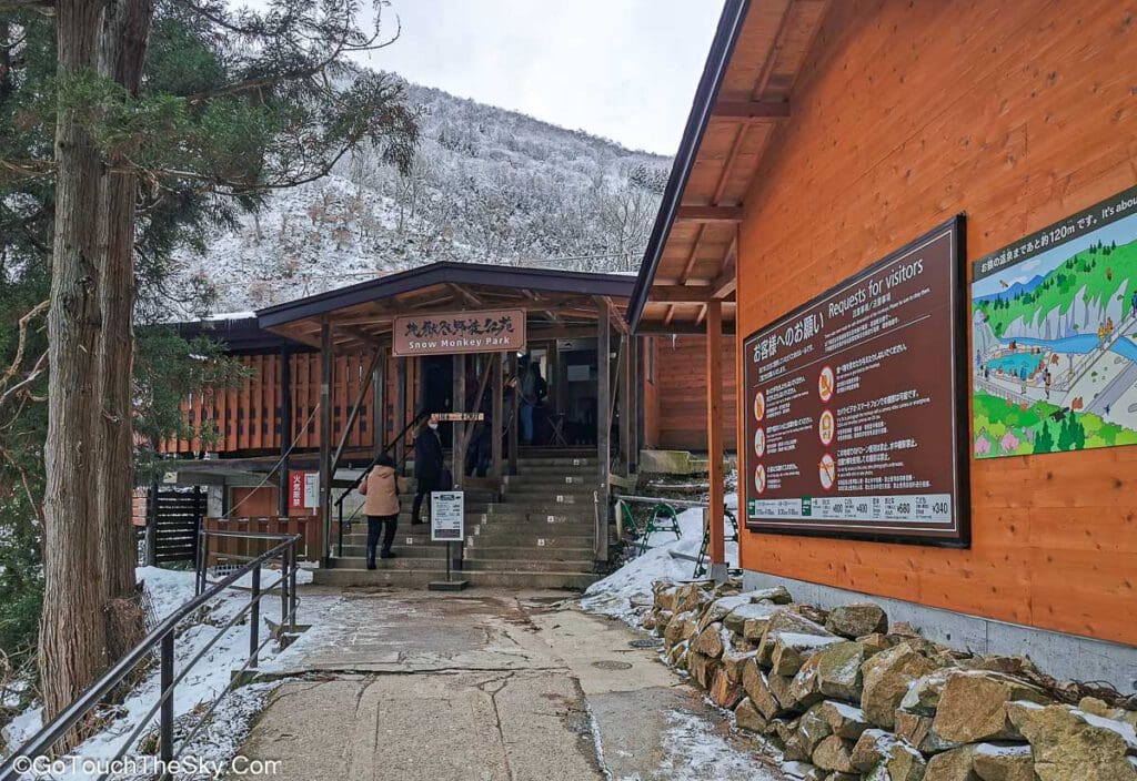 ออฟฟิตจำหน่ายบัตรเข้าชม Snow Monkey Park