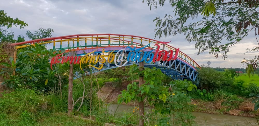 ทิวทัศน์แม่น้ำกอนและสะพานข้าม