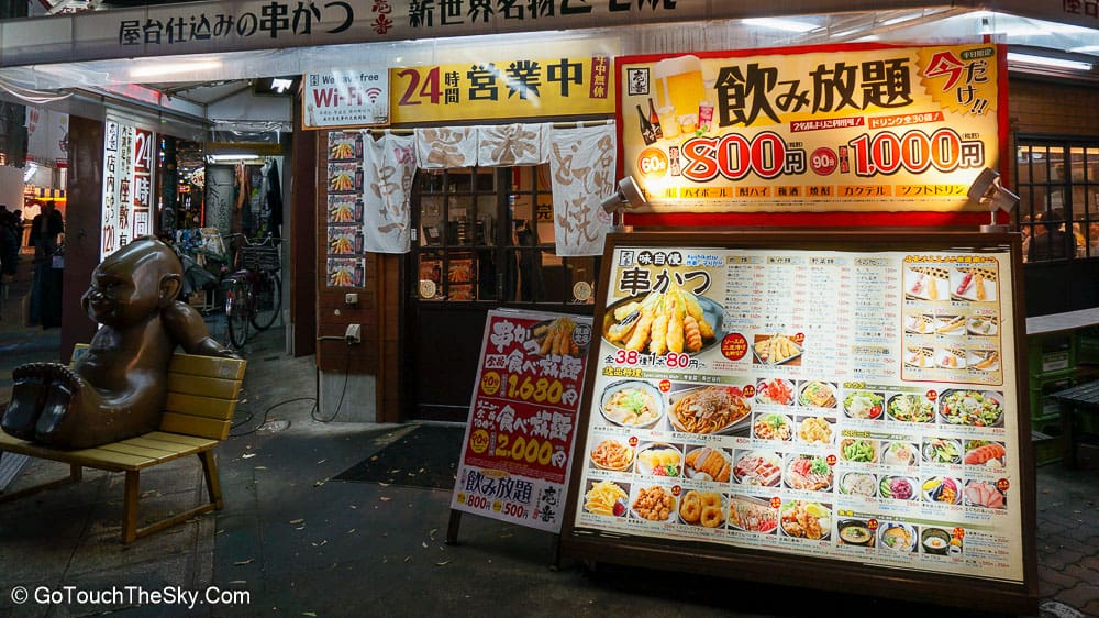 ร้านอาหารเก่าแก่สองข้างทางตรอก