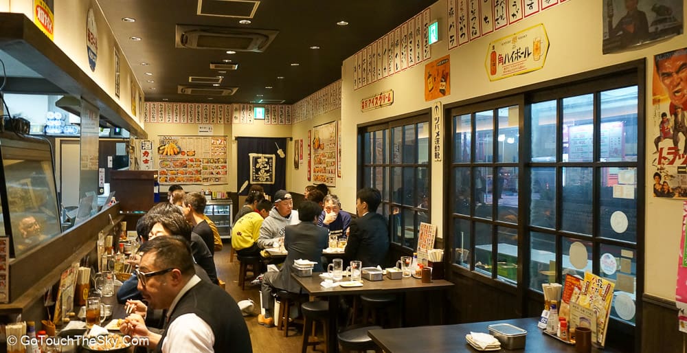 บรรยากาศย้อนยุคของตรอก Jan-jan Yokocho