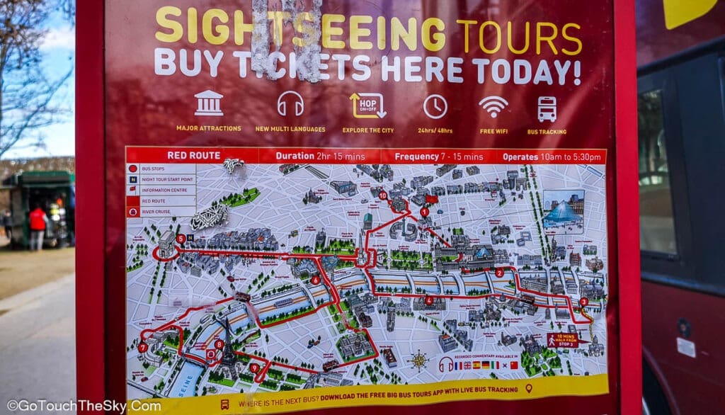 รถบัส Big Bus Tour วิ่งผ่านปารีส