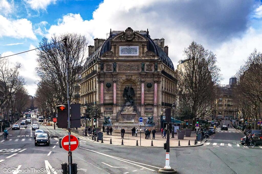 น้ำพุ Fontaine Saint-Michel de Paris