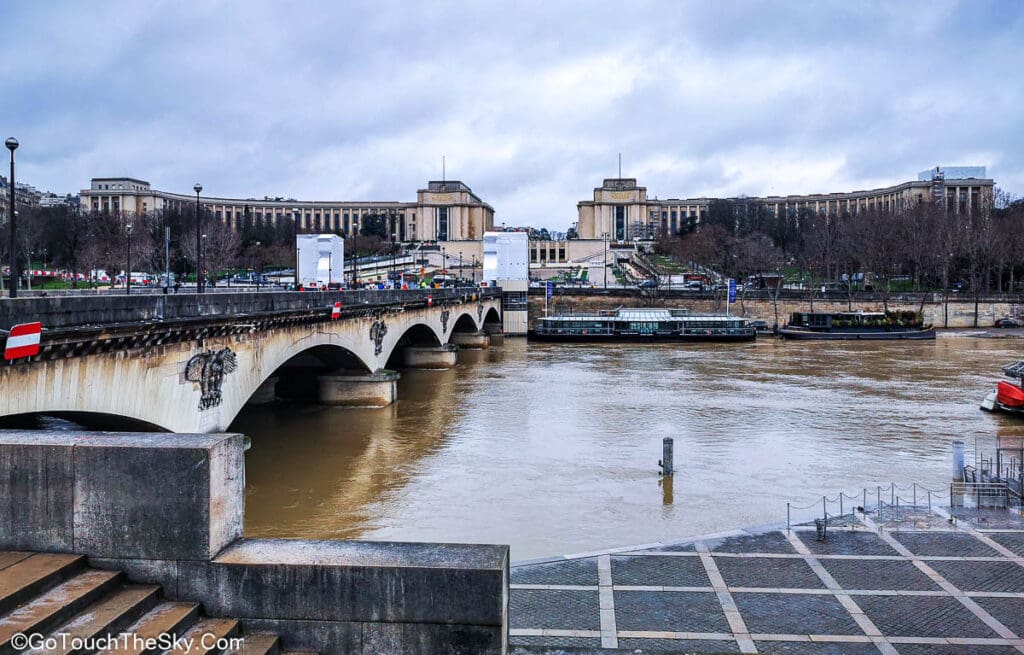 Palais de Chaillot ฝั่งตรงข้ามแม่น้ำแซน