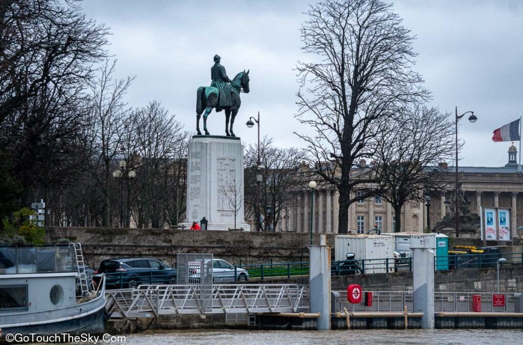 วิวสะพาน Alexandre III จากเรือ