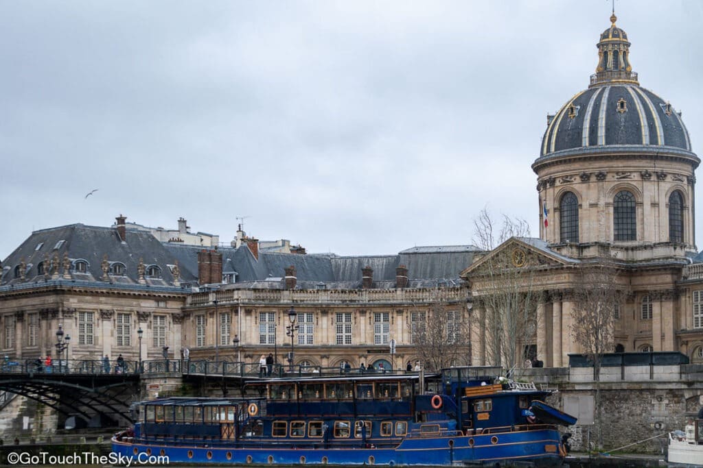 Institut de France ริมแม่น้ำแซน