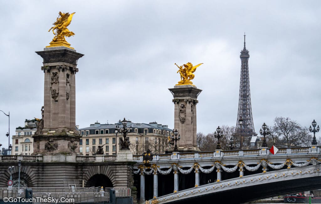 รายละเอียดประดับสะพาน Alexandre III