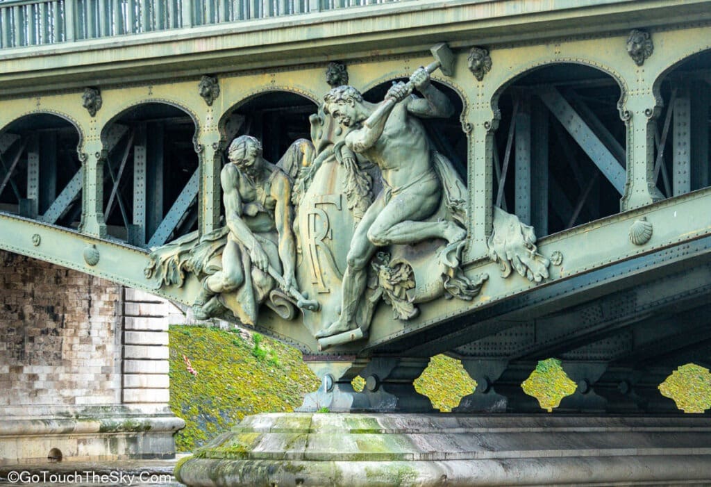 วิวหอไอเฟลจากสะพาน Bir Hakeim