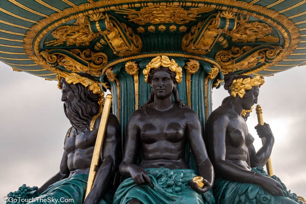 รูปปั้นตัวแทนเมืองใหญ่ฝรั่งเศส
