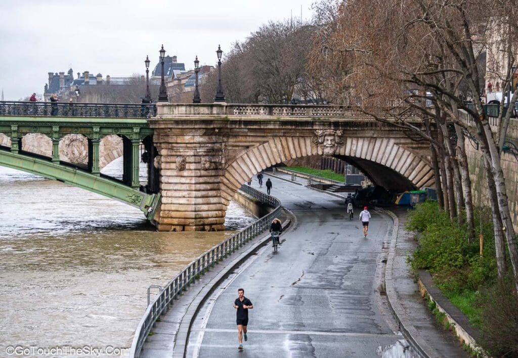 เกาะ Île de la Cité กลางแม่น้ำแซน