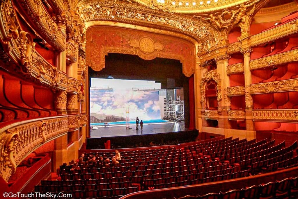 เวทีการแสดงภายในโรงอุปรากร Garnier