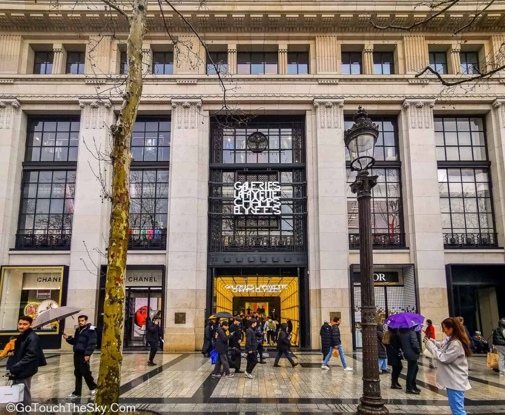 ห้าง Galeries Lafayette สาขา Champs-Élysées
