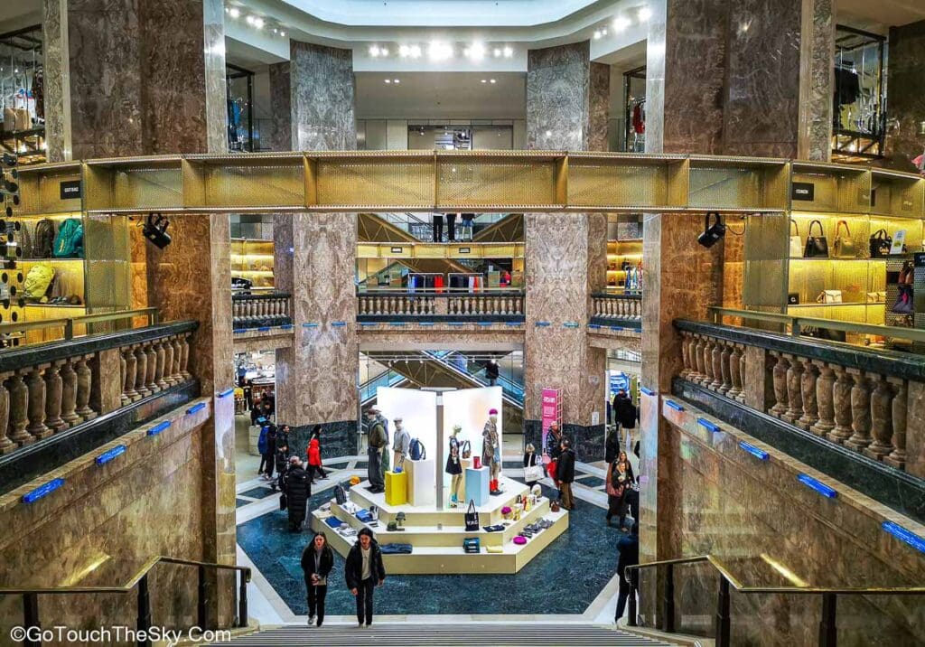 บรรยากาศภายในห้าง Galeries Lafayette