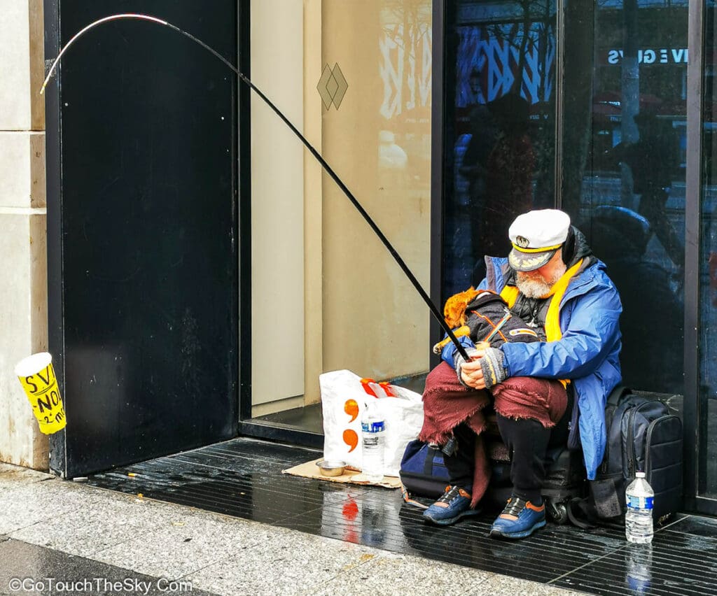 คุณลุงพ่อค้าข้างถนนช็องเซลีเซ