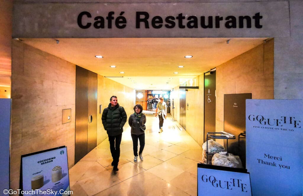 ร้านอาหารชั้นลอยพิพิธภัณฑ์ลูฟวร์