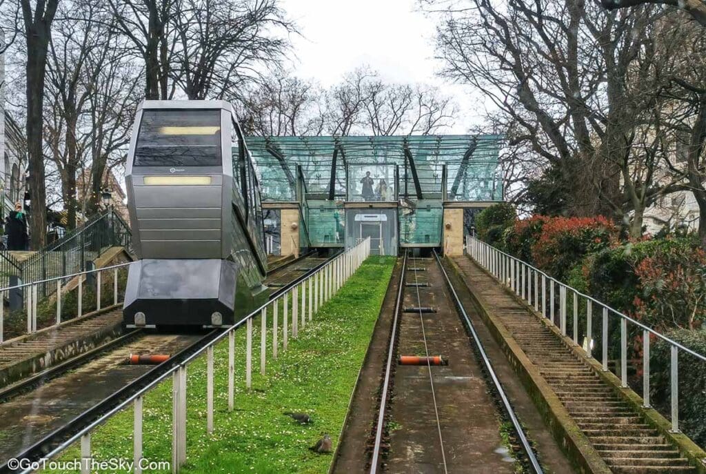 บรรยากาศรถรางไฟฟ้ามงมาร์ต