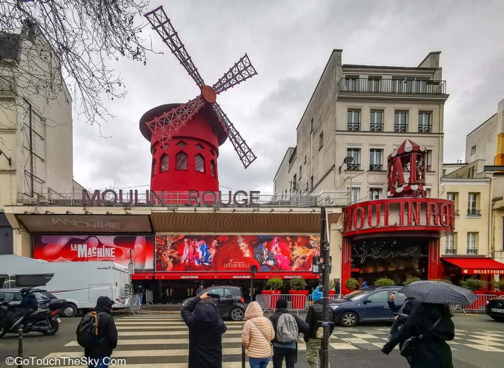 โรงละครมูแลงรูจ Moulin Rouge ปารีส