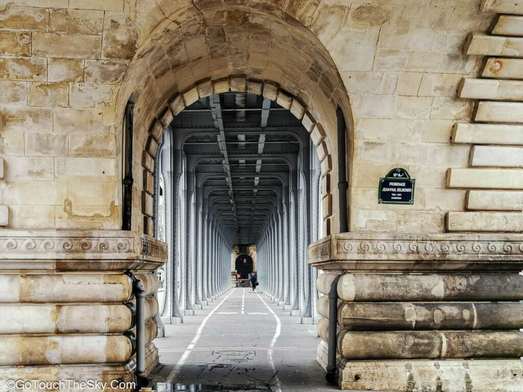 วิวหอไอเฟลจากสะพาน Bir Hakeim