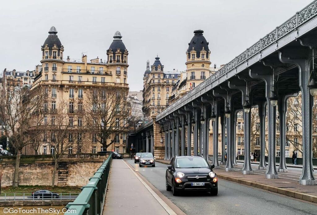 สถานีรถไฟใต้ดิน Bir-Hakeim
