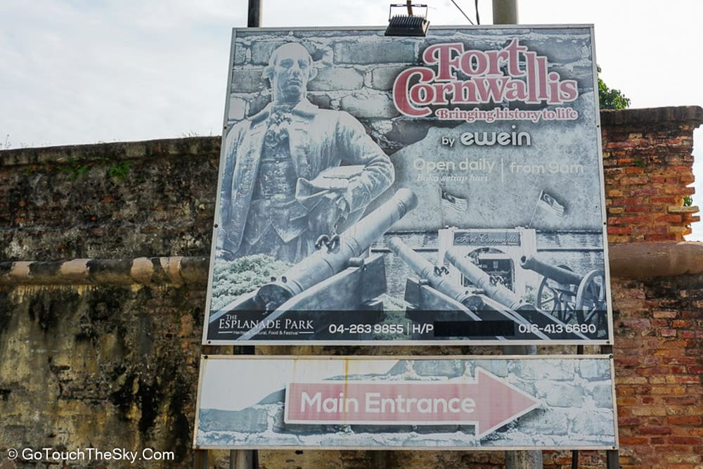 ป้ายบอกทางไป Fort Cornwallis