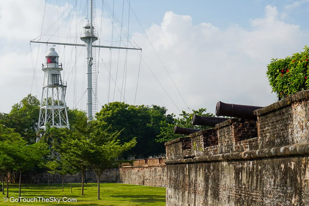 ทางเดินสู่ Fort Cornwallis