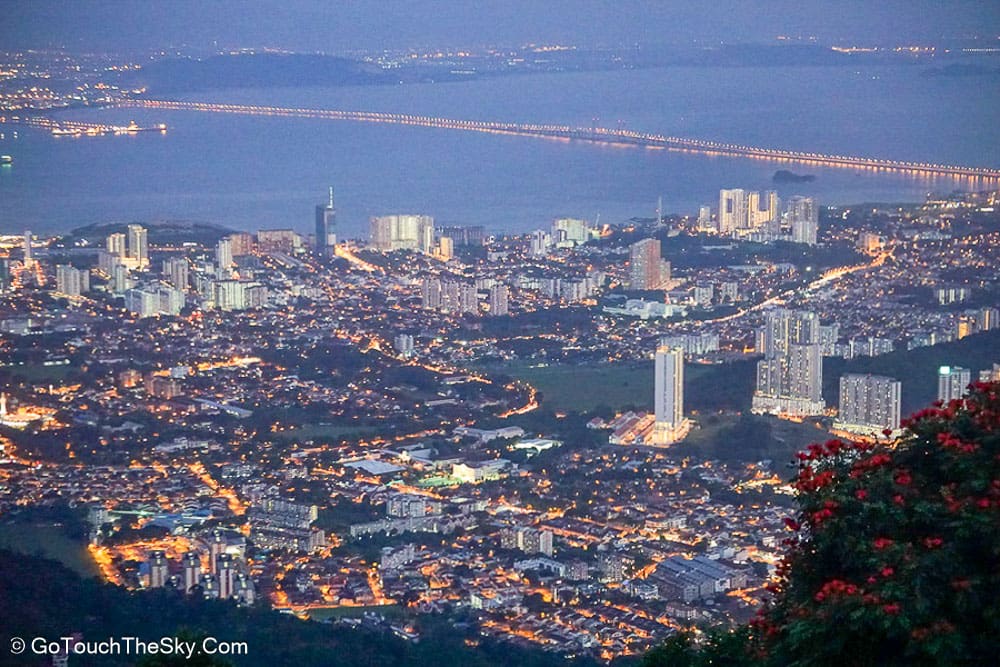 ทิวทัศน์เกาะปีนังยามค่ำคืน