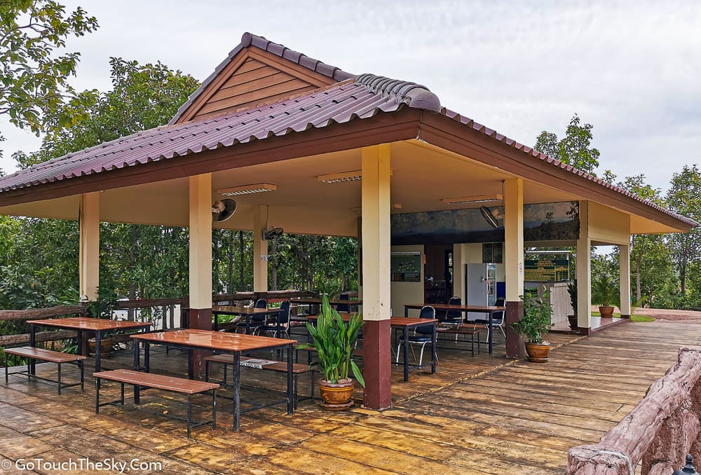 ร้านขายเครื่องดื่มและขนมที่ศาลาพักผ่อน