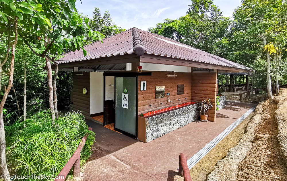 สิ่งอำนวยความสะดวกและห้องน้ำที่ผาช่อ