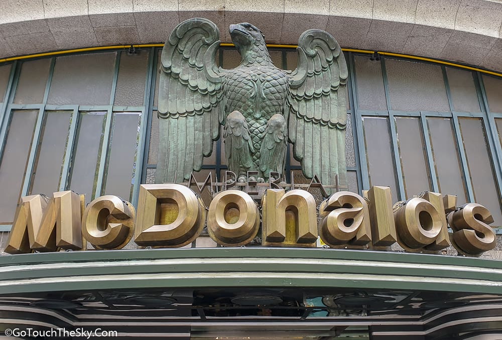 ภายในร้าน Imperial McDonald's