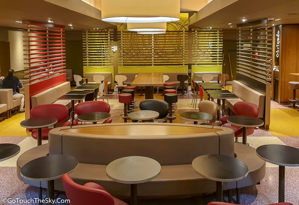 ด้านหน้าร้าน Imperial McDonald's