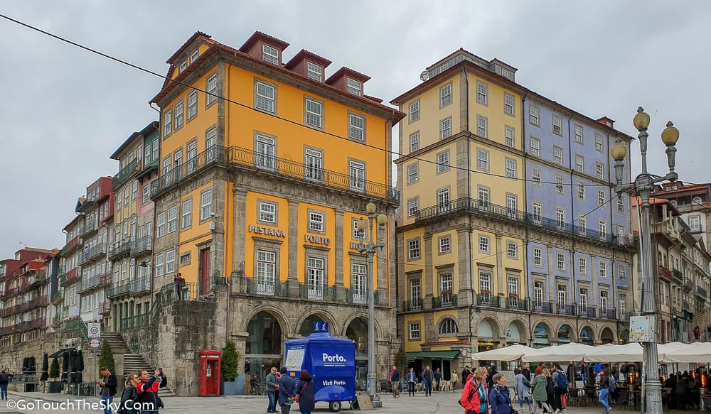 บ้านเรือนเก่าแก่ย่าน Ribeira