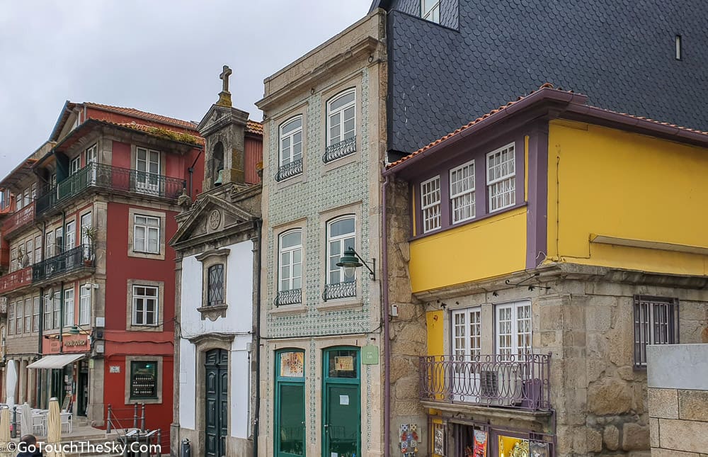 บ้านเรือนสีสันย่าน Ribeira
