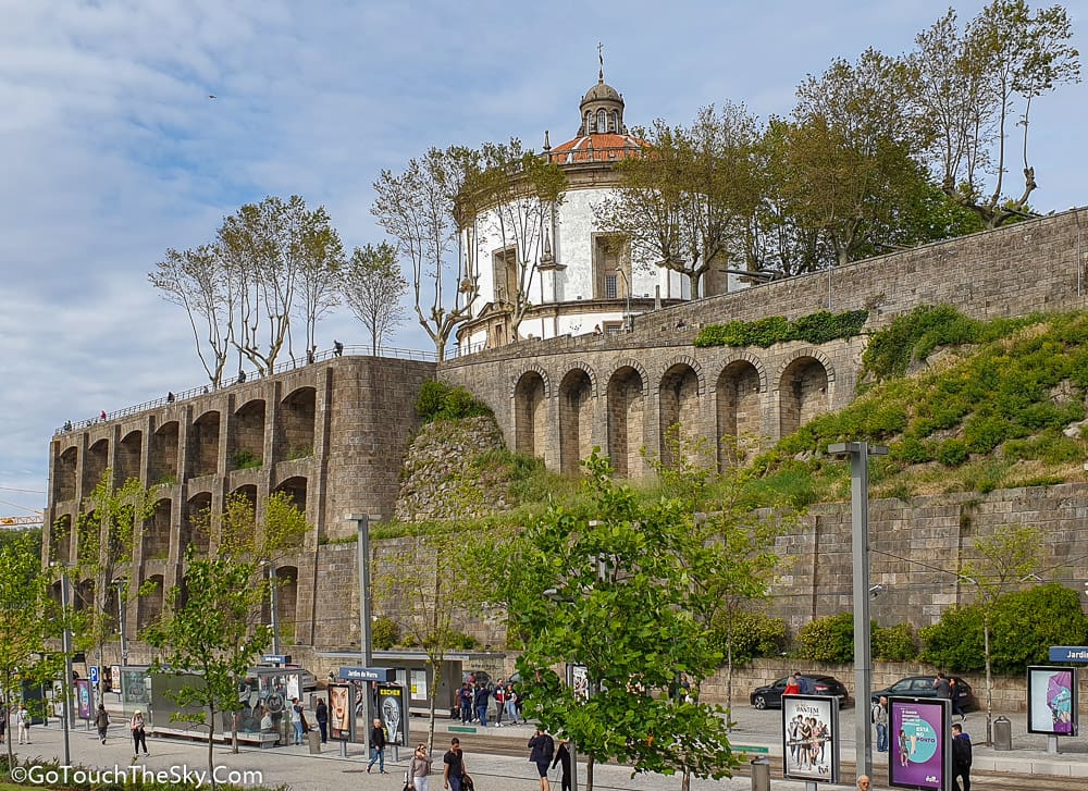 โบสถ์ Mosteiro da Serra do Pilar