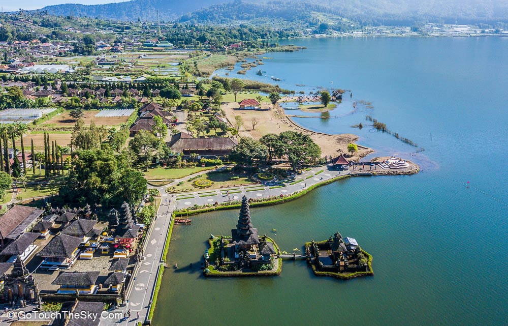 นักท่องเที่ยวถ่ายภาพวัด Bratan