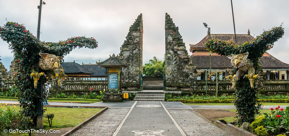 ทางเข้าด้านหน้าวัด Pura Ulun Danu Bratan