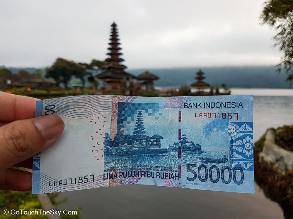 เจดีย์วัด Pura Ulun Danu Bratan ริมทะเลสาบ