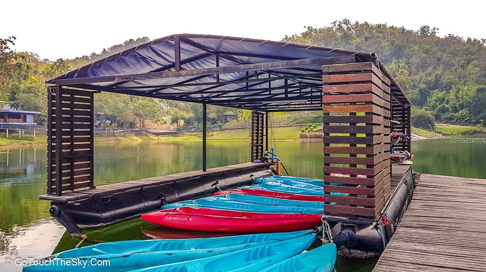 พายเรือคายัครักษ์น้ำรีสอร์ท