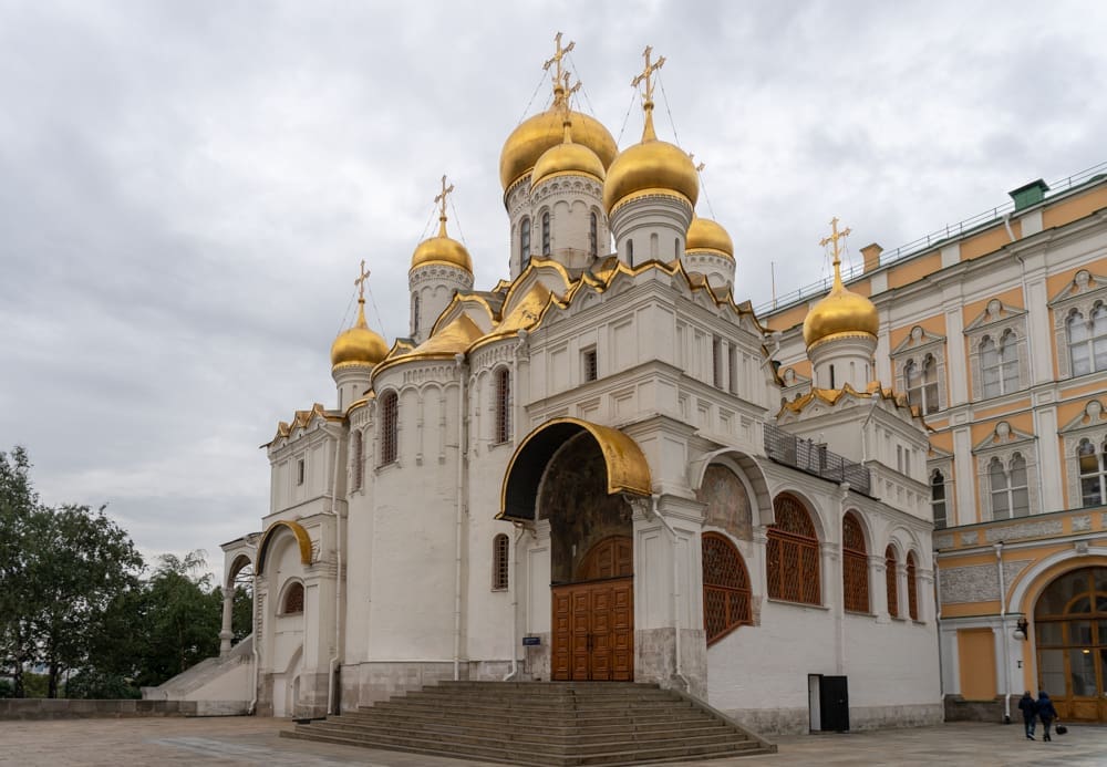 Annunciation Cathedral 9 โดม