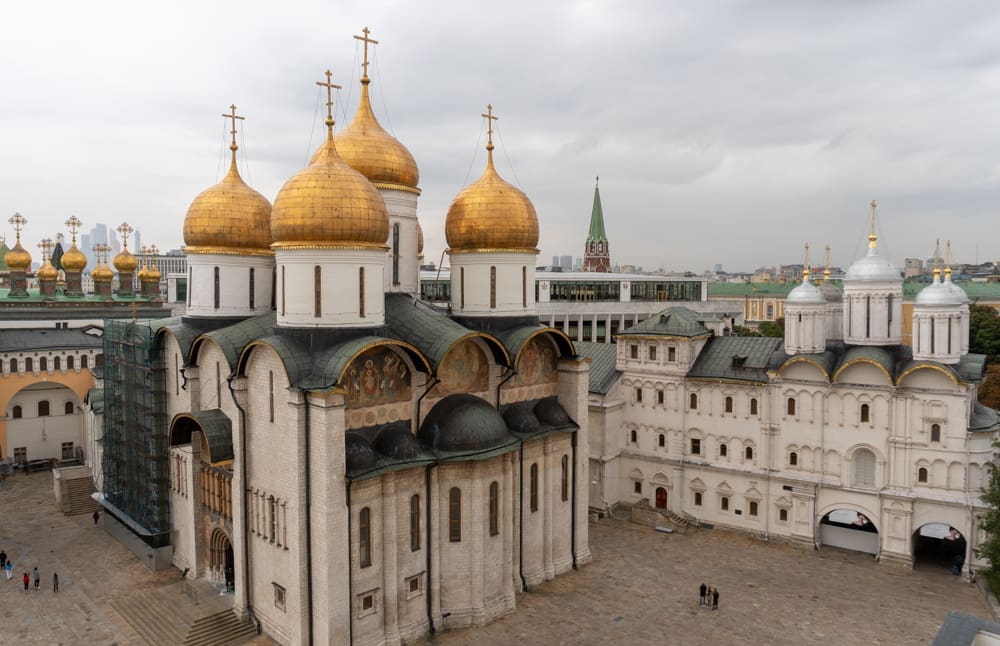 Assumption Cathedral และ Twelve Apostles Church