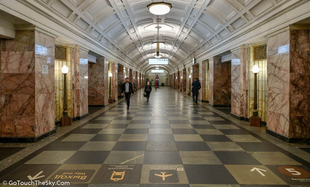 เสาหินอ่อนสีขาวสถานี Belorusskaya