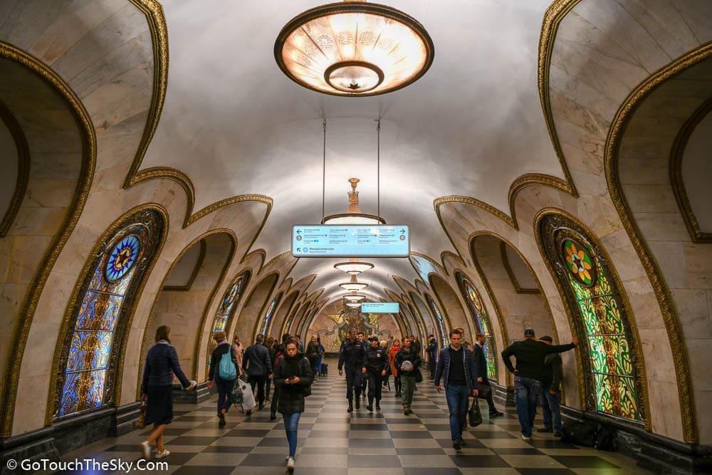 รายละเอียดกระจกสีสถานี Novoslobodskaya