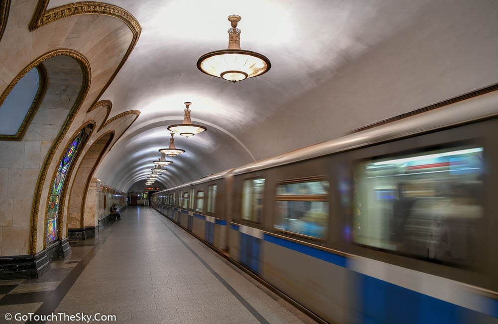 สถานี Novoslobodskaya กระจกสี