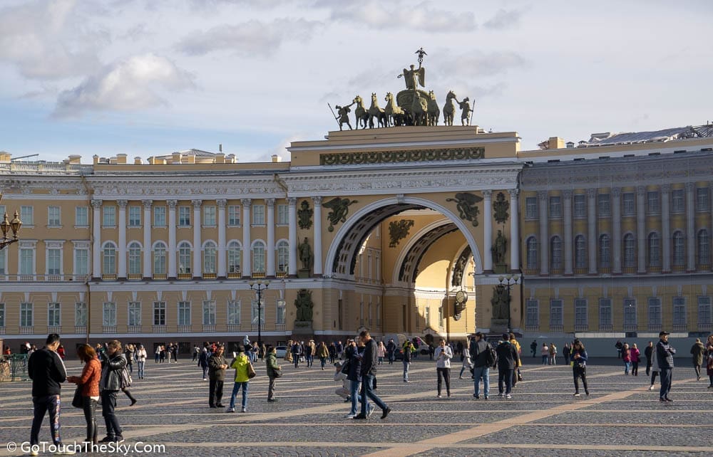 The Triumph Arch ที่ Palace Square