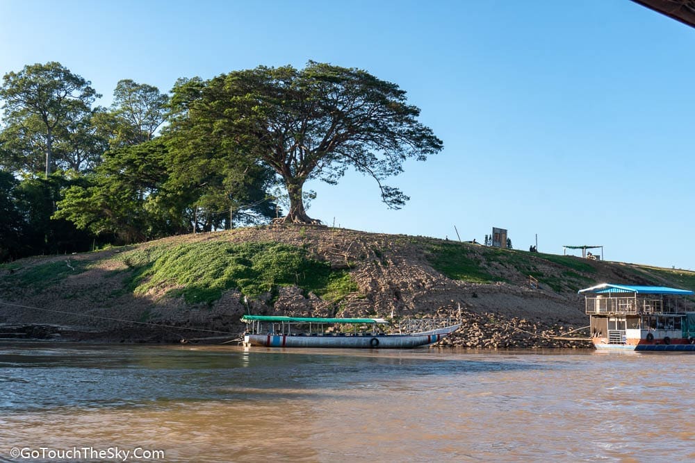 เรือหางยาวเช่าเที่ยวสามพันโบกที่หาดสลึง