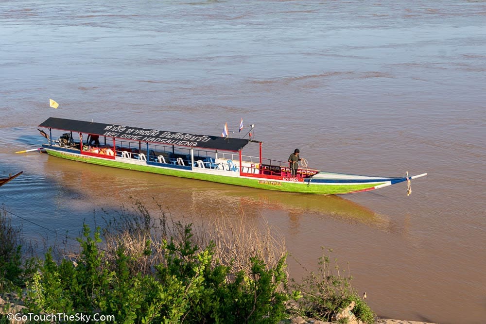 บรรยากาศล่องเรือชมวิวแม่น้ำโขง